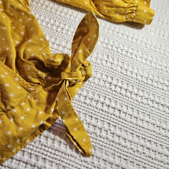 Madewell Size xs Mustard yellow star print top with side tie - Picture 4 of 9